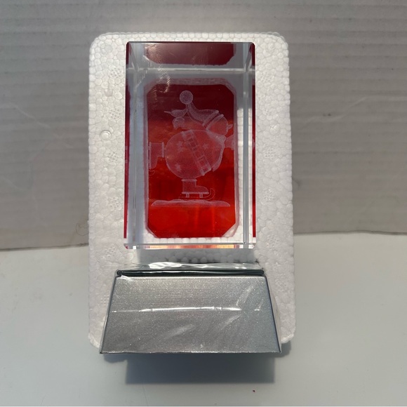 Lighted engraved holiday crystal - ICE SKATING SANTA - Picture 2 of 9